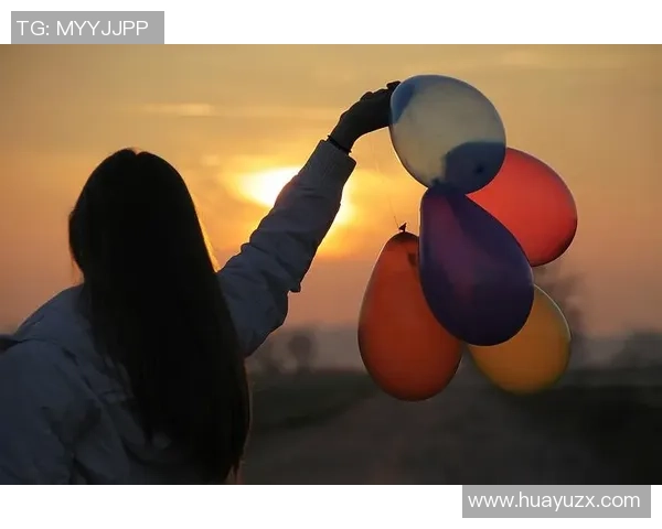 追逐梦想的旅程在天空中绽放光芒与希望的交汇点